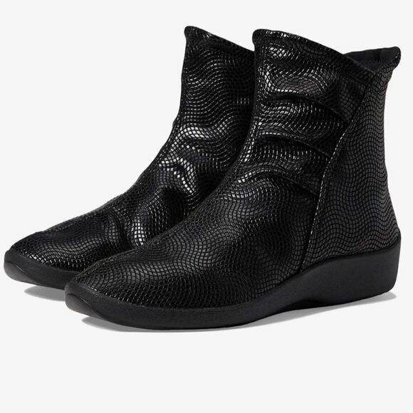 ARCOPEDICO Women’s Croc Shoes in the Size 41/9.5-10 US Size in Black Color - Picture 1 of 16